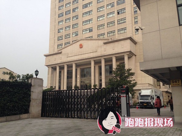 復旦投毒案今日開審 受害人家屬庭外痛哭