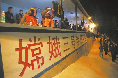 環衛工花兩千,為看嫦娥30秒