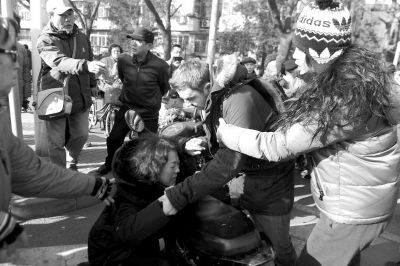 北京:老外遭訛不實(shí) 女子確實(shí)被撞(圖)