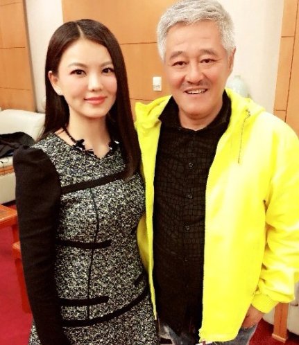 李湘會趙本山或主持央視春晚? 知情人:有可能