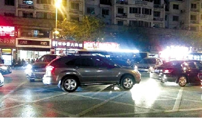 記者體驗(yàn)120出診:車多時(shí)無(wú)人避讓 出入醫(yī)院被堵