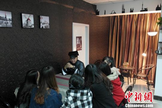 恐隱私泄露 鄭州“真人圖書館”“真人書”寥寥（圖）