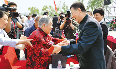 “陌生人社會”拿什么孝敬父母