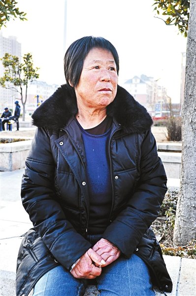 北京住井底老人回鄉(xiāng)工作 頭發(fā)染黑正在養(yǎng)病(圖)