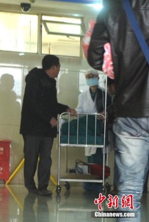 重慶被摔男嬰術后仍昏迷 打人女孩家屬從未看望