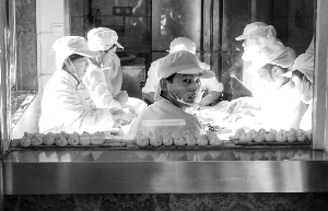 探訪慶豐包子鋪:顧客排到400多號 7旬老翁改口味(圖)