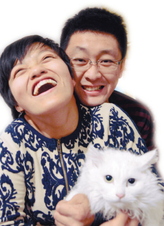 腦癱女子僅三指會動 與小9歲帥小伙喜結連理