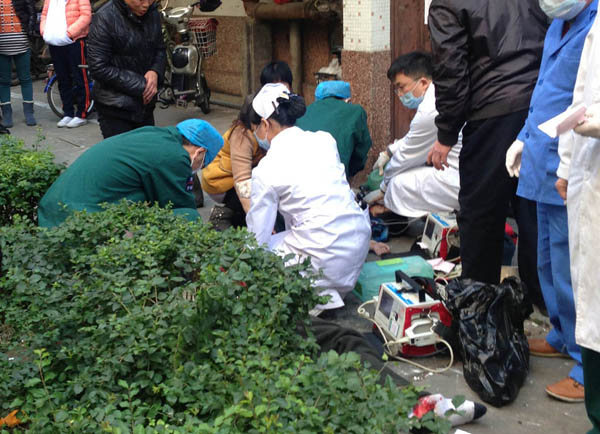 福州男子抱兒跳樓曾致電妻子：孩子我?guī)ё吡?/></a></p>

<p align=