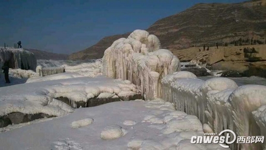 延安壺口瀑布遭浮冰封埋 景區今起關閉謝絕參觀