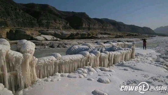 延安壺口瀑布遭浮冰封埋 景區(qū)今起關(guān)閉謝絕參觀