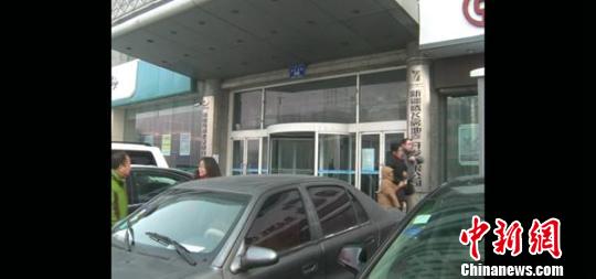 烏魯木齊一人大代表結(jié)伙涉嫌毆打業(yè)主被拘留(圖)