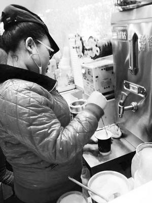 奶茶被曝既無奶又無茶 原料成本不足2元