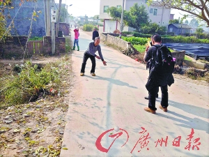 “我是扶人不是撞人” 大叔跳塘自殺證清白