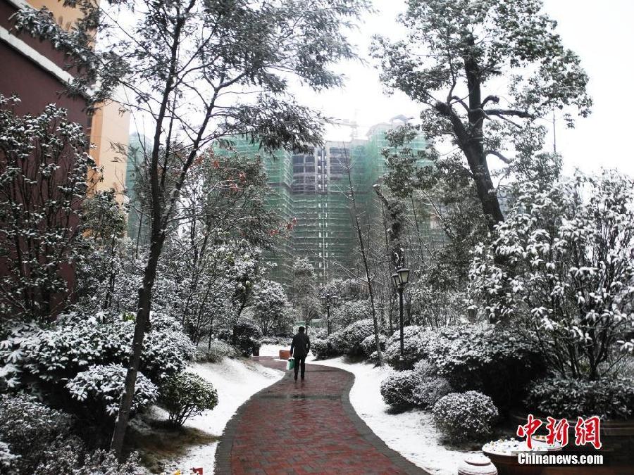 全國(guó)多地迎來(lái)2014年第一場(chǎng)降雪
