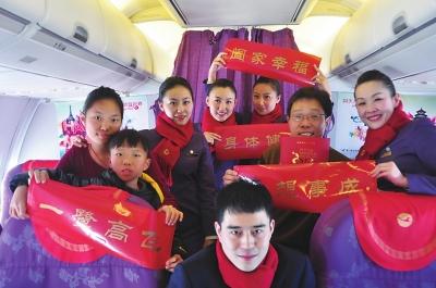 90后空姐4年沒回家過年 稱光環背后辛苦自己清楚