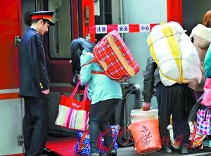 25日粵多條高速擁堵 女車主后悔沒(méi)買成人尿片