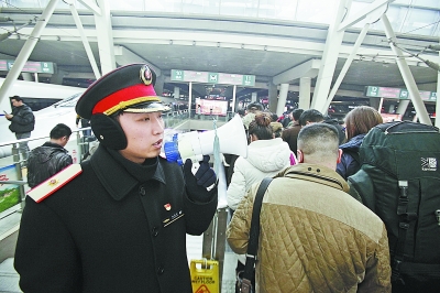 接車員:每天工作量相當于爬趟山