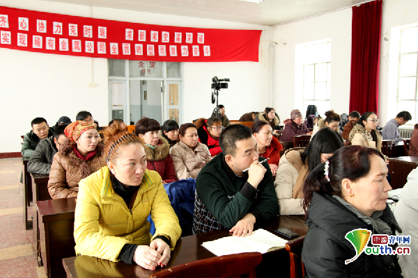 西部因我而精彩 青春榜樣面對(duì)面活動(dòng)走進(jìn)新疆富蘊(yùn)礦區(qū)