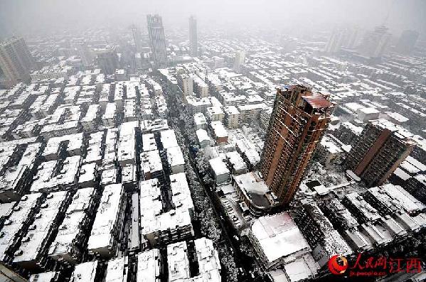 江西啟動暴雪Ⅲ級應急響應 廬山積雪達9厘米