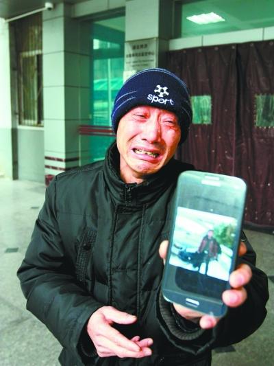 公交車上搶座位引沖突 26歲準爸爸倒地身亡