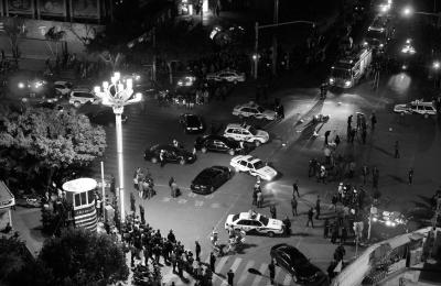 還原昆明火車站12分鐘：民警喊來砍我引開歹徒