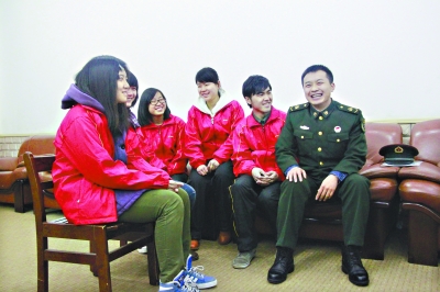 雷鋒去世52年 士兵仍每天輪流給其疊被鋪床