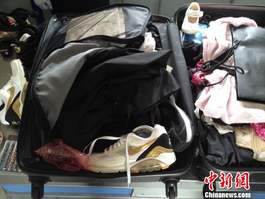 深圳：男子運動鞋中藏3855發氣槍子彈入境被拘(圖)