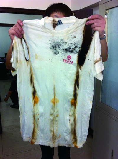 城管檢查發現煎餅攤貓膩 內褲襪子做油擦令人作嘔