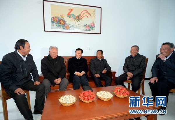 劉云山:把改作風改到人民群眾的心坎上