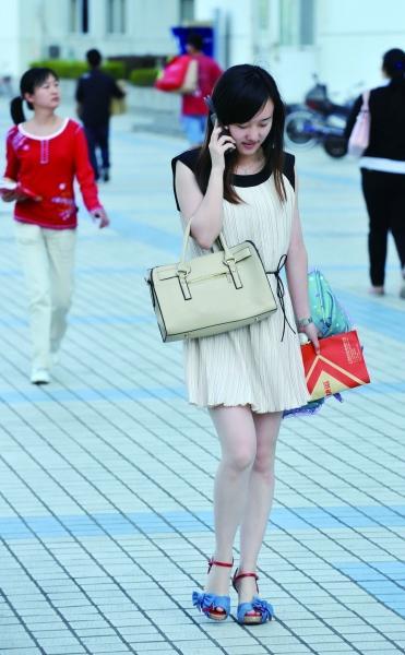 男生留言圖書館:女生穿著暴露影響學習