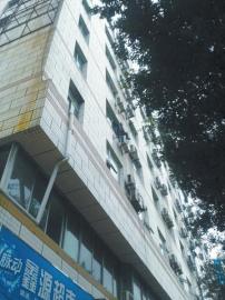 南充:債主與欠債人同住賓館10天 逼其跳樓