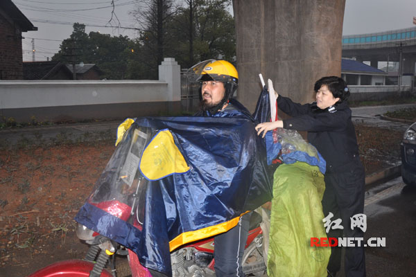 新疆青年騎行中國 紅網(wǎng)全程愛心接力