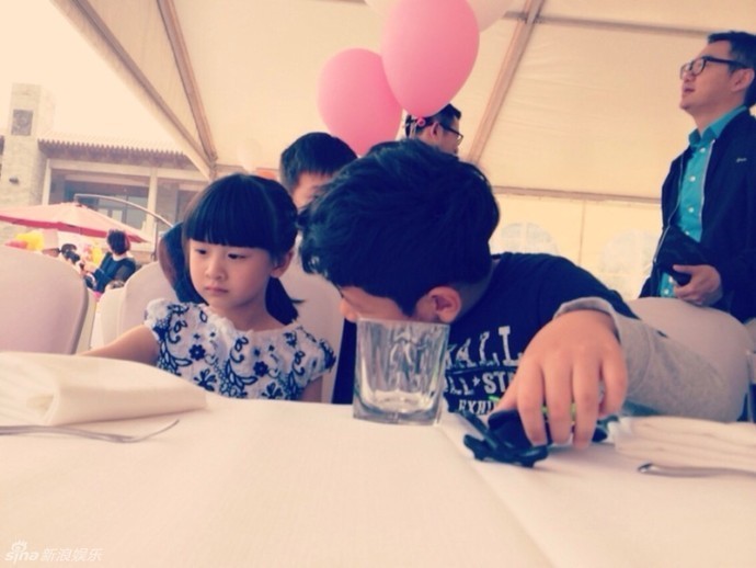 組圖：森碟慶生 石頭參加生日宴對話萌哭網友