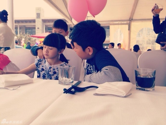 組圖：森碟慶生 石頭參加生日宴對話萌哭網友