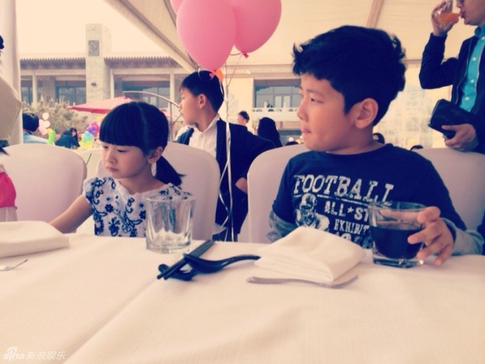 組圖：森碟慶生 石頭參加生日宴對話萌哭網(wǎng)友