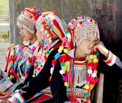 面紅耳赤看男女共浴 走進怒江神秘美女村