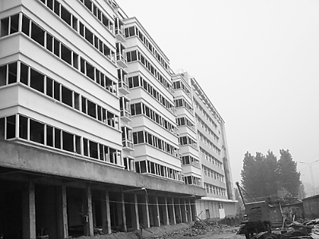 河南貧困縣審計局豪華辦公樓人均百平方米