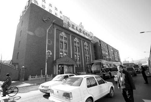 山西陽(yáng)泉巡警隊(duì)長(zhǎng)涉黑資產(chǎn)過(guò)億 45人被起訴(圖)