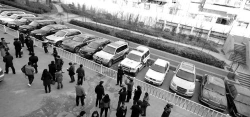 山西陽(yáng)泉巡警隊(duì)長(zhǎng)涉黑資產(chǎn)過(guò)億 45人被起訴(圖)