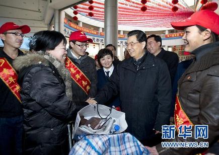 胡錦濤總書記在河北保定同基層干部群眾共迎新春