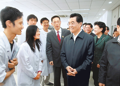 百年砥礪鑄輝煌 水木清華再奮進<BR>——記胡錦濤總書記在清華大學考察工作