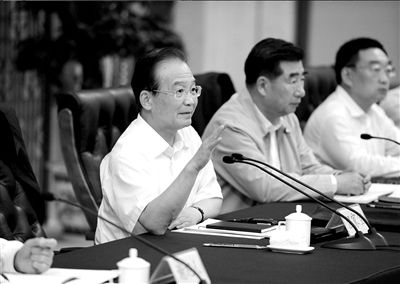 溫家寶要求發(fā)揮三峽工程作用 提高抗旱減災(zāi)能力