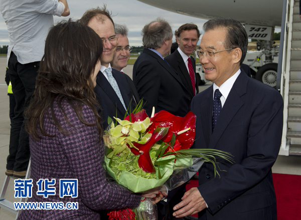 溫家寶抵達伯明翰對英國進行正式訪問