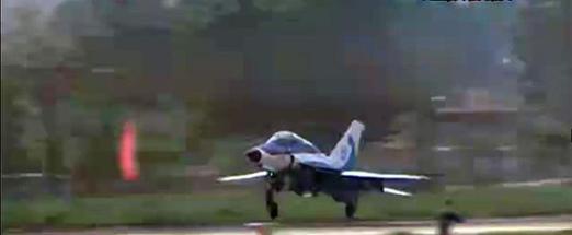 中國海軍型殲教9高教機模擬航母起降訓練