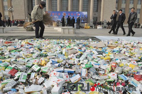 中國180余城市同步集中銷毀假冒偽劣商品(組圖)