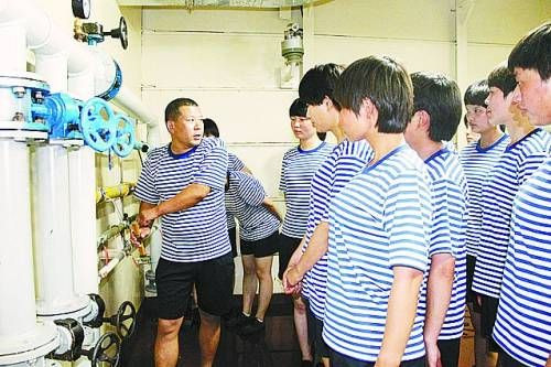 我國海軍首批女艦員即將走上艦艇戰斗崗位