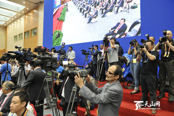 溫家寶出席第二屆中國亞歐博覽會暨中國—亞歐經濟發展合作論壇開幕式