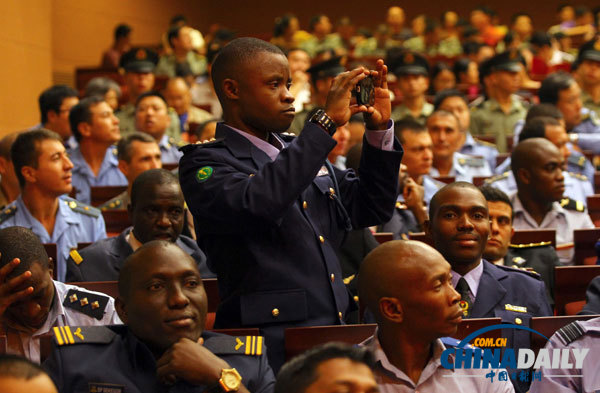 國防部舉行迎國慶中外聯誼專場文藝演出（圖）