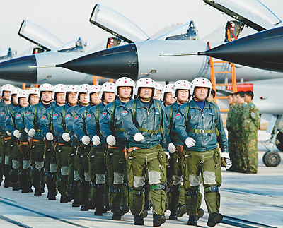 攻堅 跨越 躍升(紅船觀瀾)——論十六大以來國防和軍隊建設的新發展