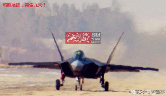 殲-31隱身戰機成功首飛 殲-11B空中伴飛